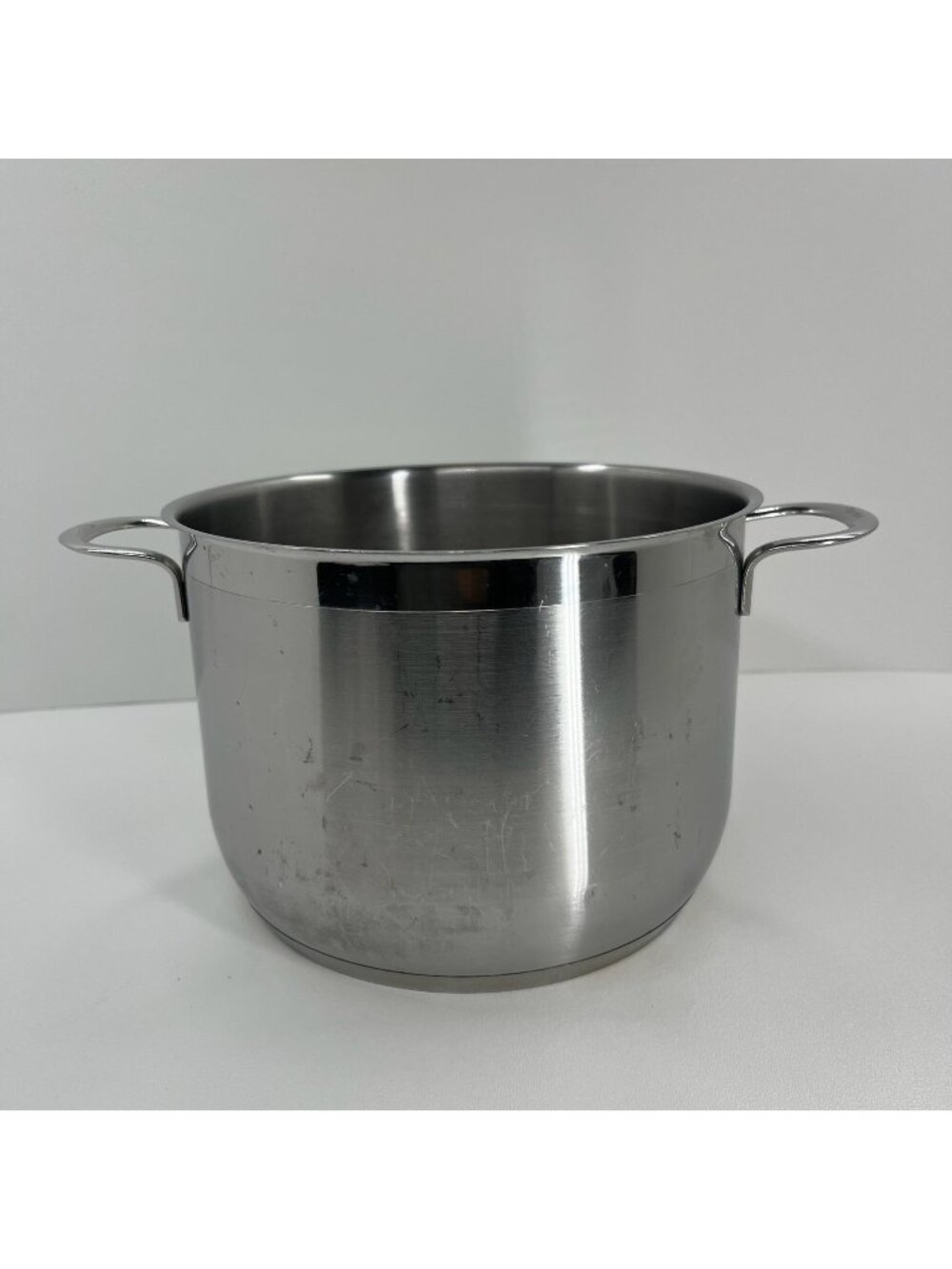 Chantal SL33-240 Stainless Steel Stockpot 8 Qt Two Handle Cooking Pot No Lid